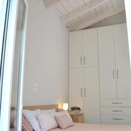 Corinthian Sun - Vacation Corinth