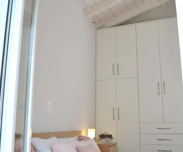 Corinthian Sun - Vacation Corinth